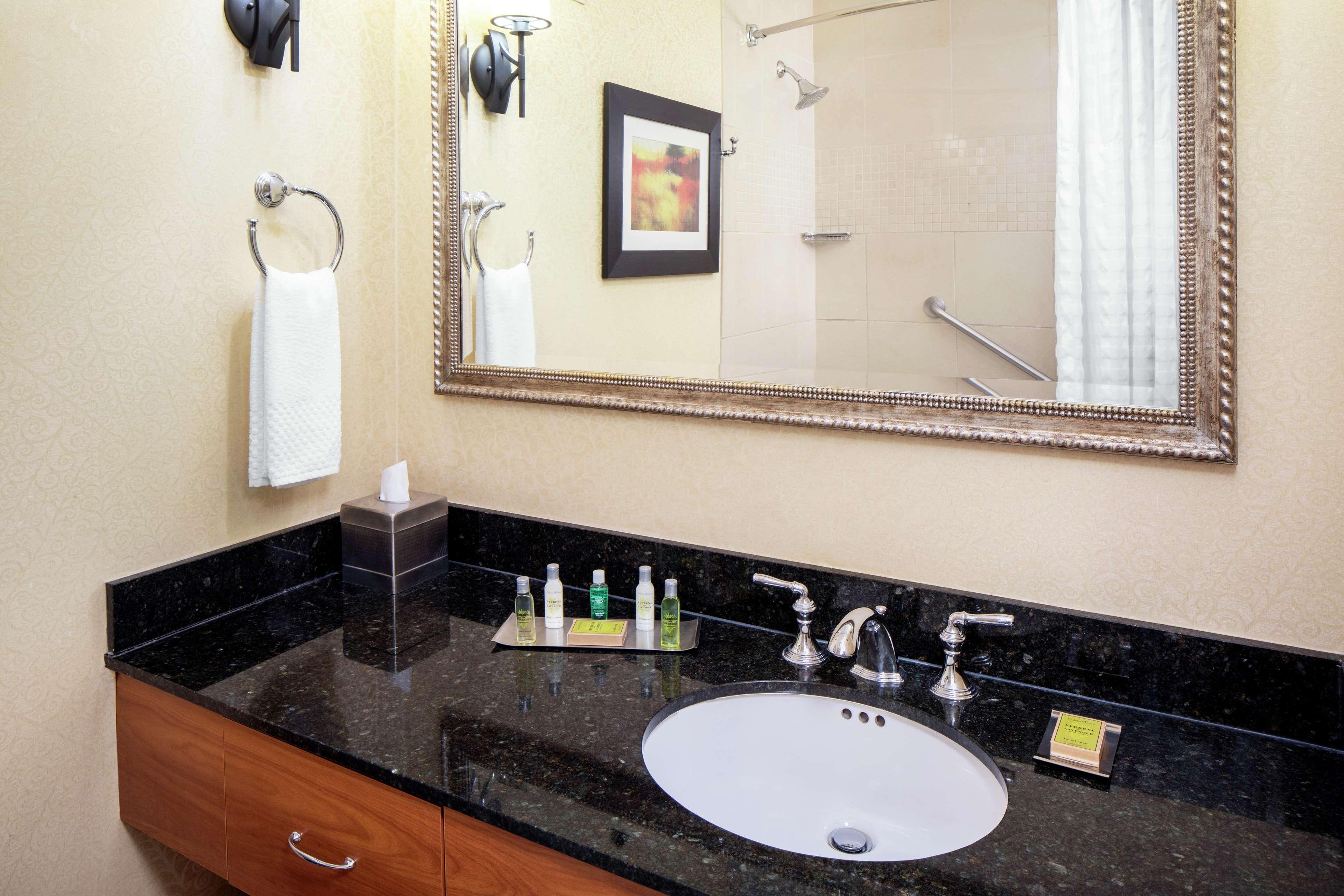Doubletree By Hilton Cleveland East Бичвуд Экстерьер фото