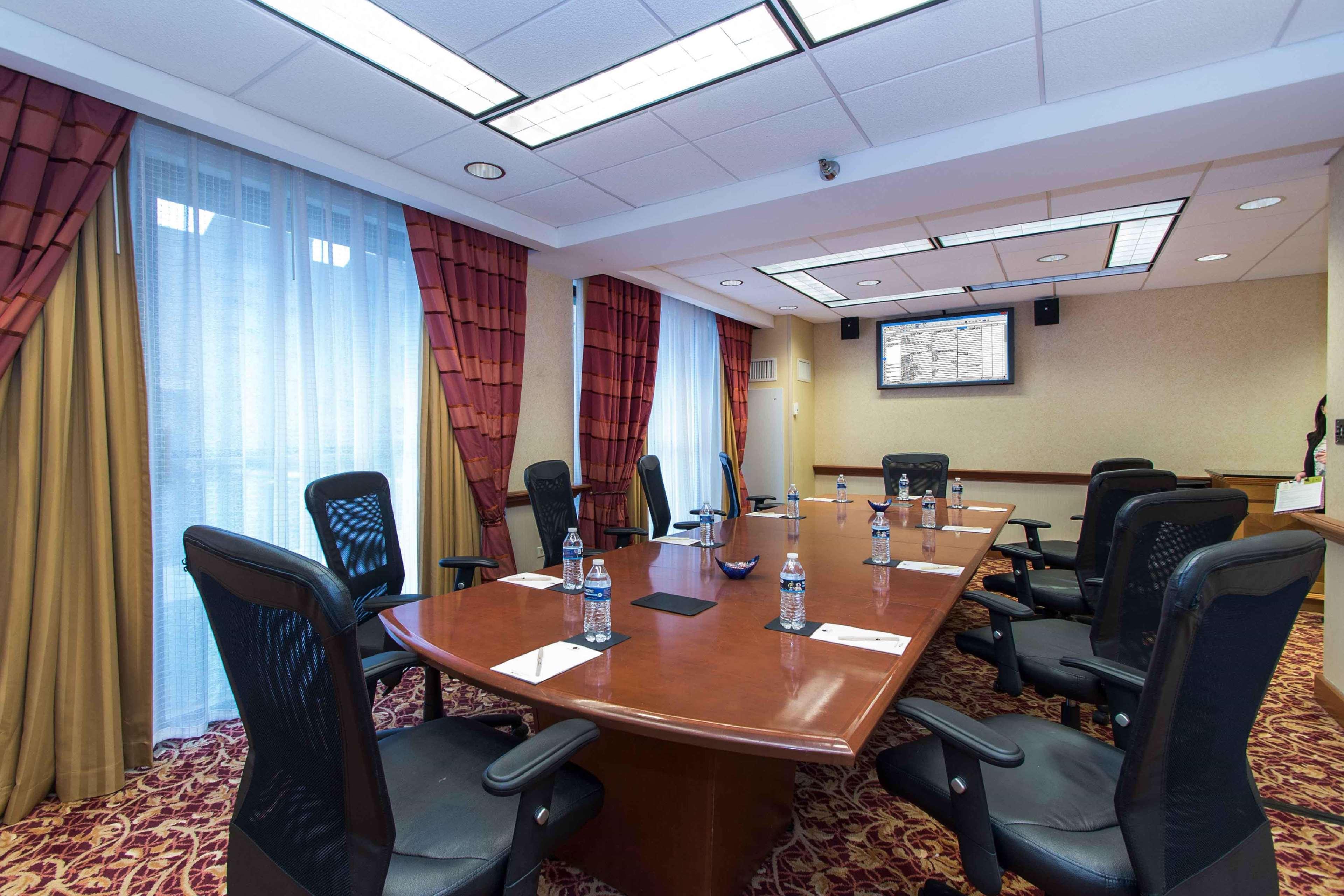 Doubletree By Hilton Cleveland East Бичвуд Экстерьер фото
