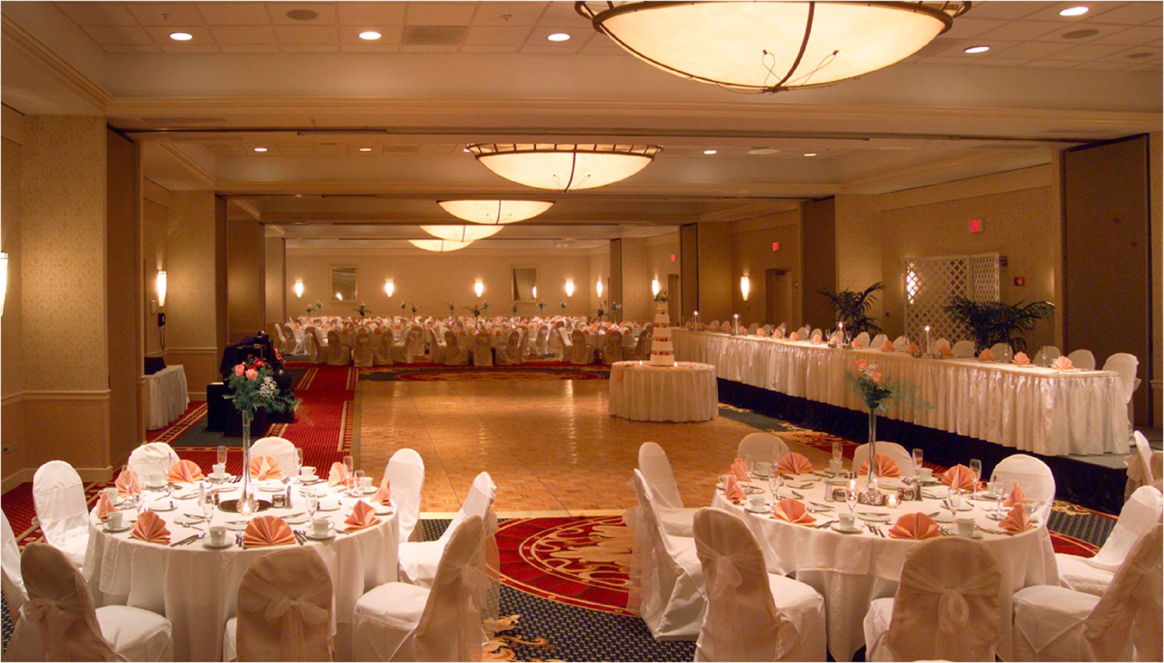 Doubletree By Hilton Cleveland East Бичвуд Экстерьер фото