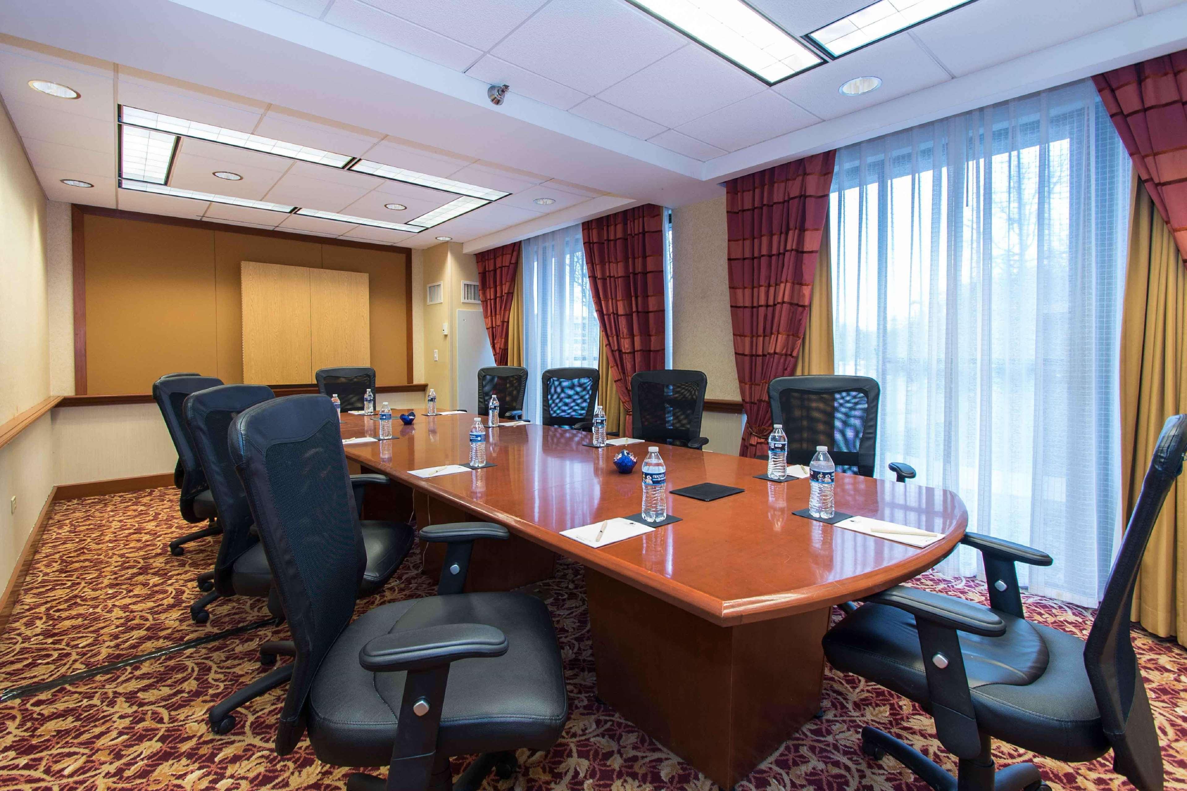 Doubletree By Hilton Cleveland East Бичвуд Экстерьер фото