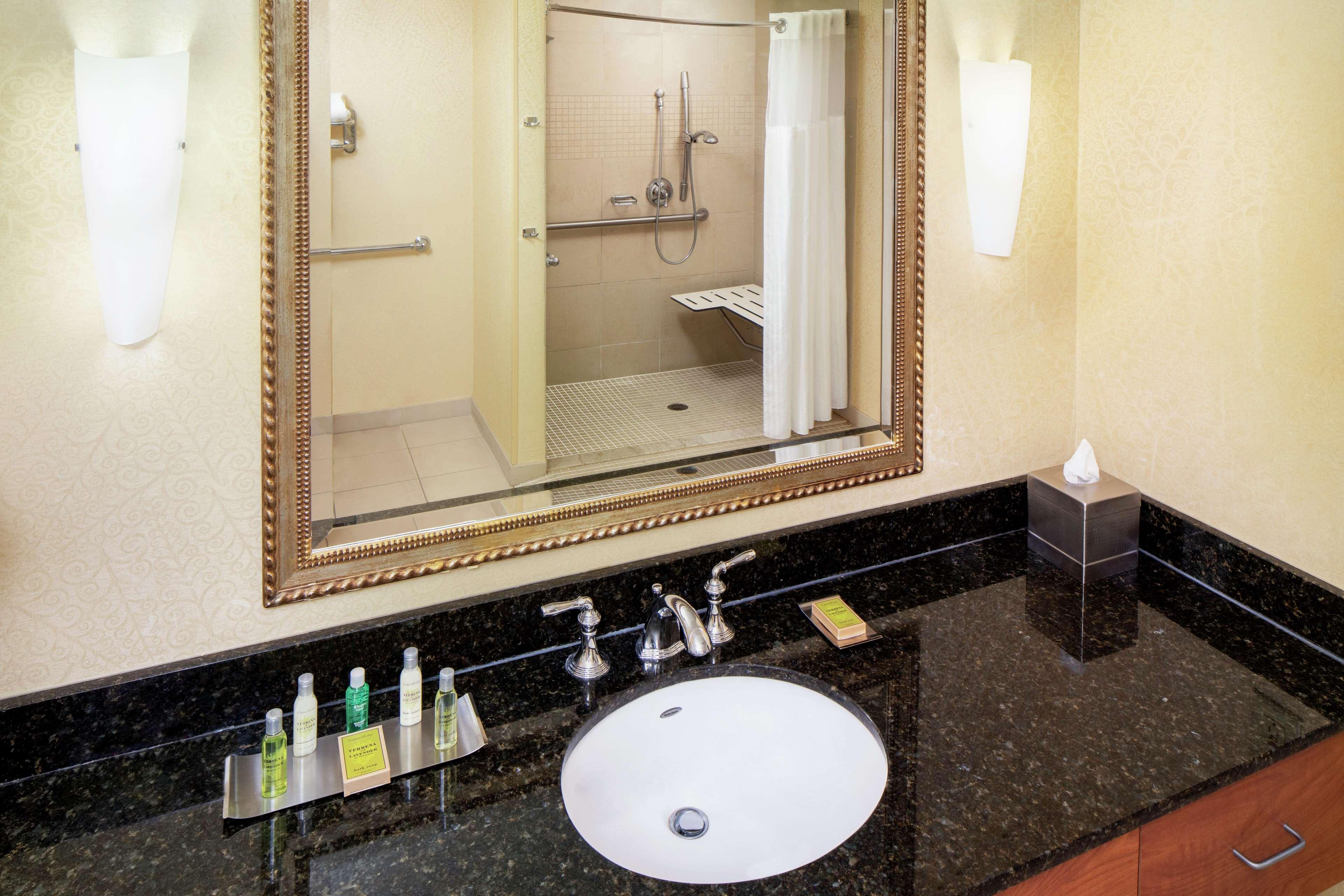 Doubletree By Hilton Cleveland East Бичвуд Экстерьер фото