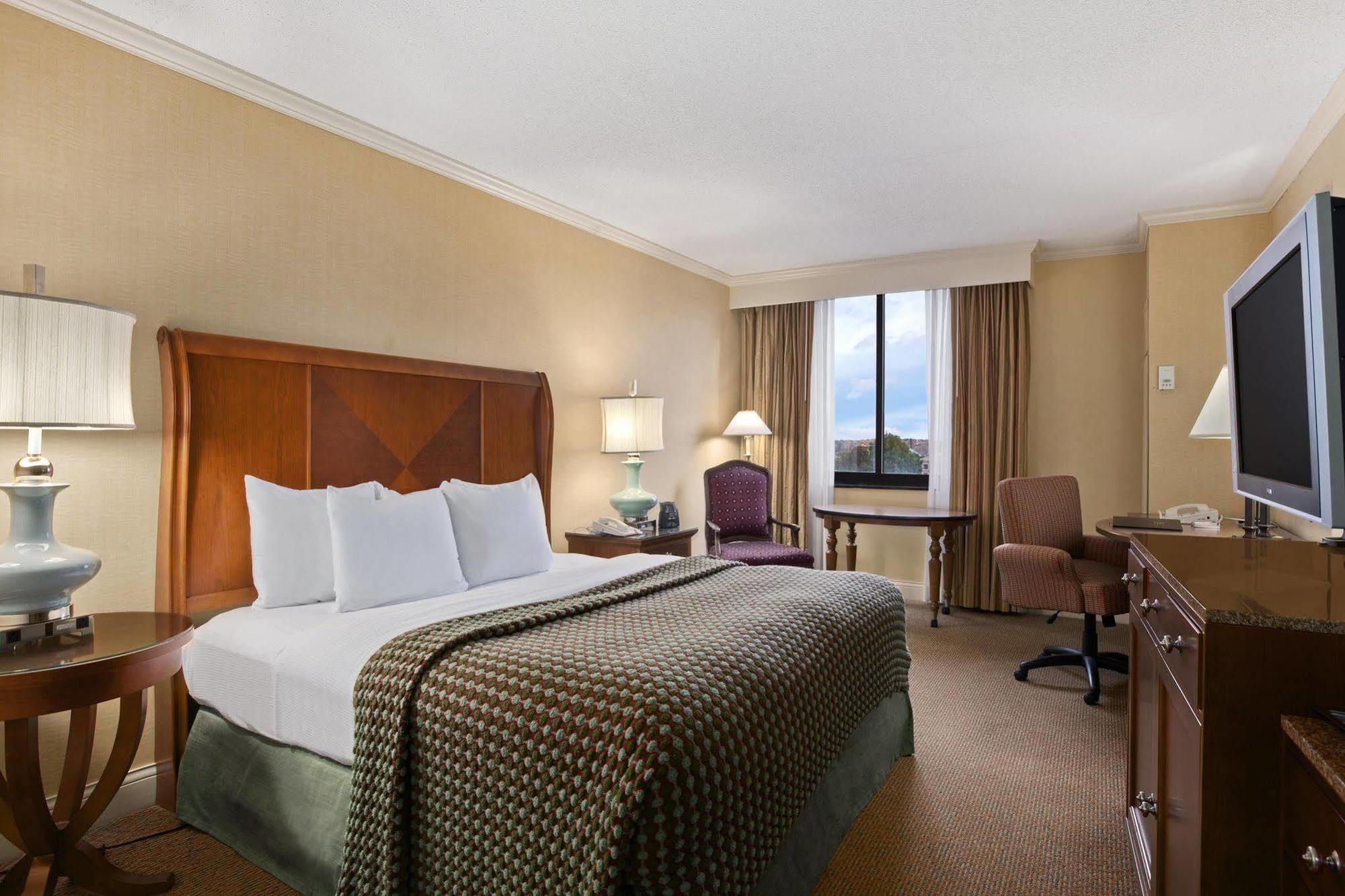Doubletree By Hilton Cleveland East Бичвуд Номер фото