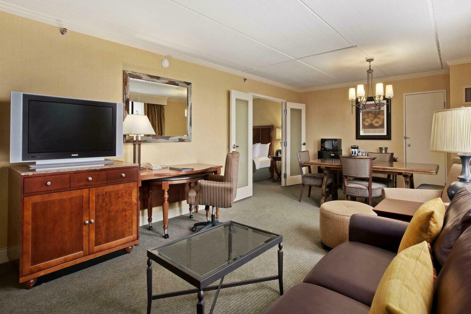 Doubletree By Hilton Cleveland East Бичвуд Номер фото
